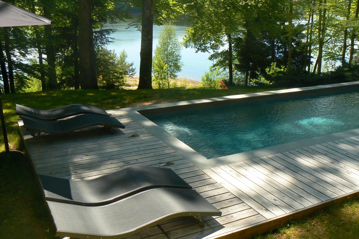 Gîte de Lestrade - Lac de St Etienne Cantalès - Piscine sur le lac